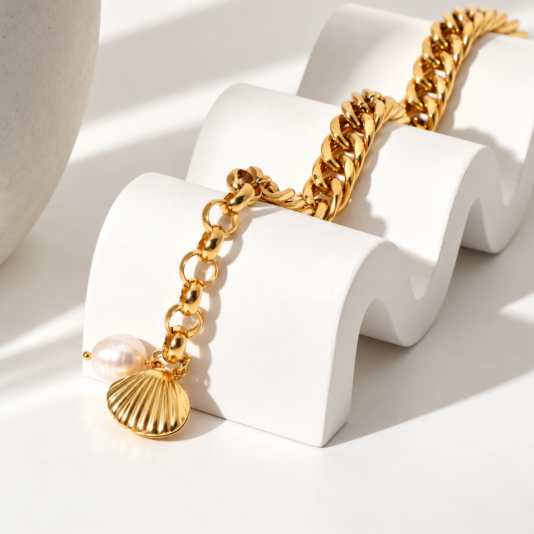 Riviera Shell Curb Chain Bracelet