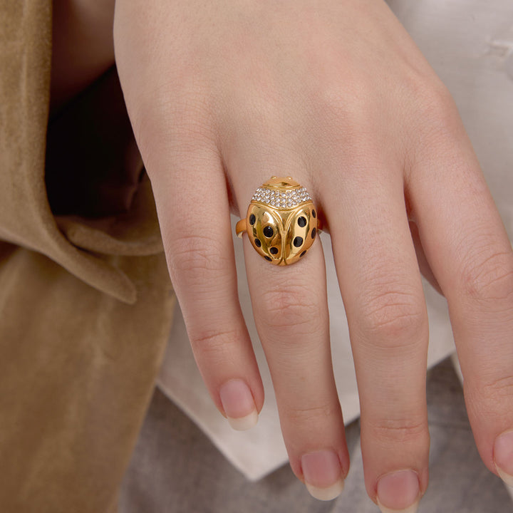 Gold ring with black stones on a person&