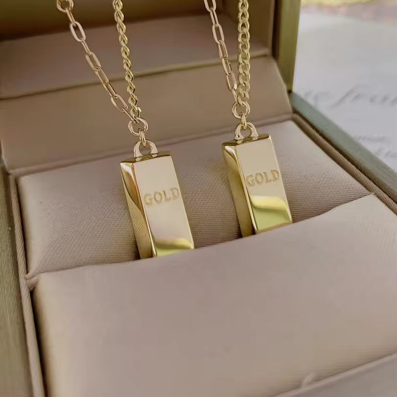 Veron Fortuna Gold Bar Necklace