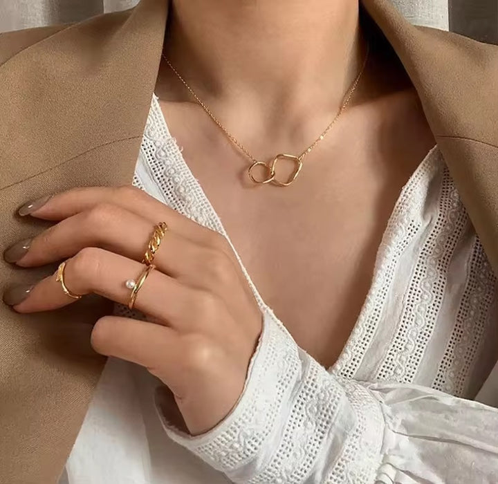 Doux Cercle Linked Gold Necklace