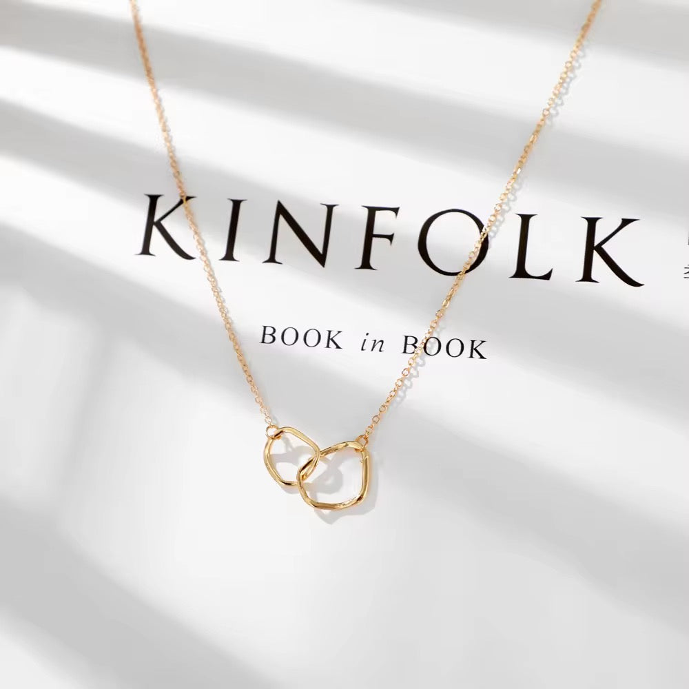 Doux Cercle Linked Gold Necklace