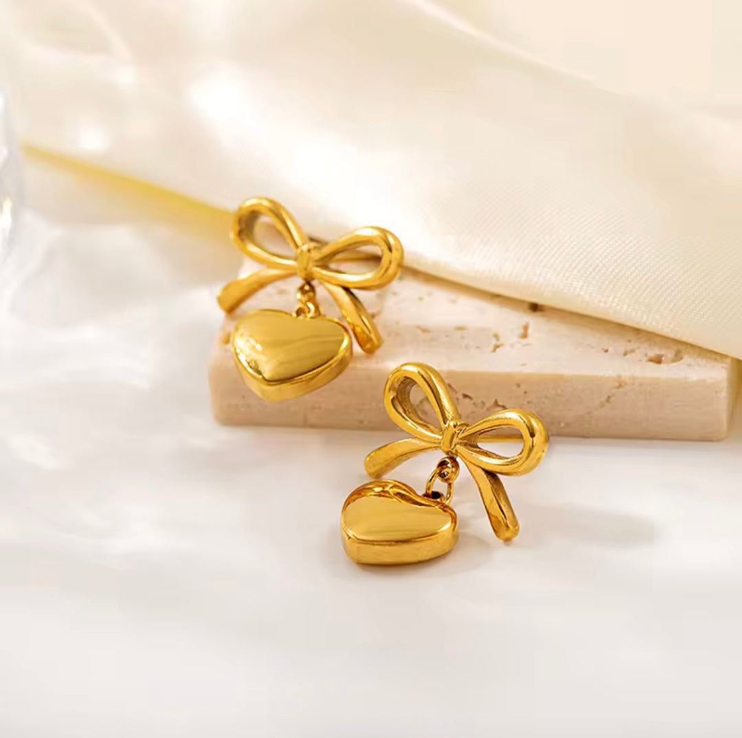 Grazia Heart & Bow Pendant Set