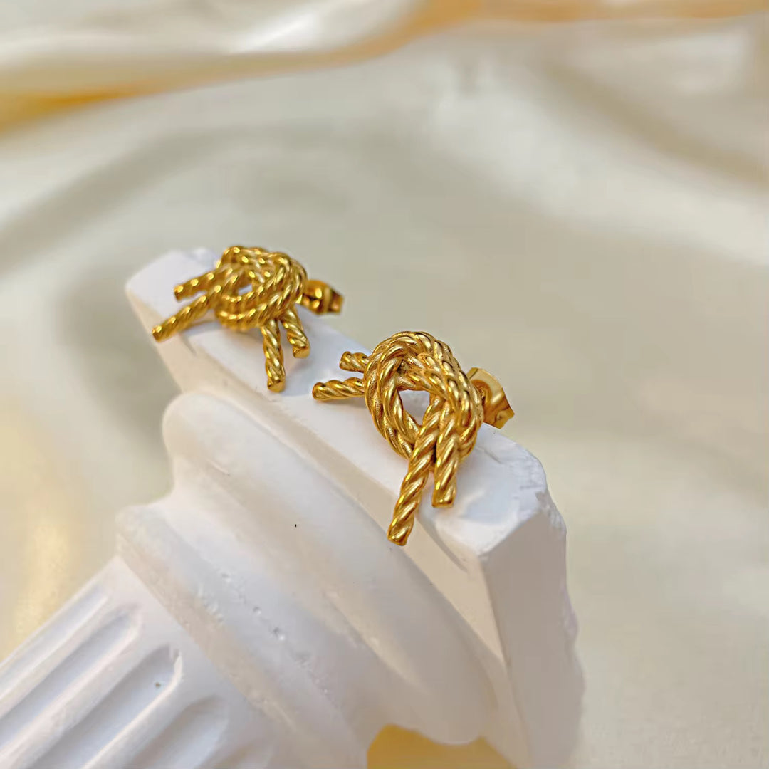 Oro Knot Chic Earrings