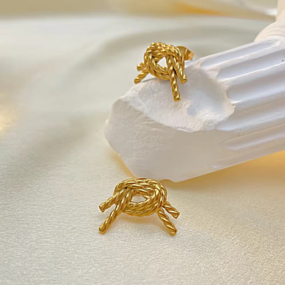 Oro Knot Chic Earrings