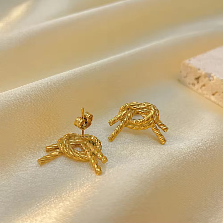 Oro Knot Chic Earrings