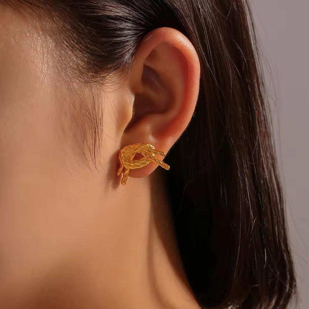 Oro Knot Chic Earrings