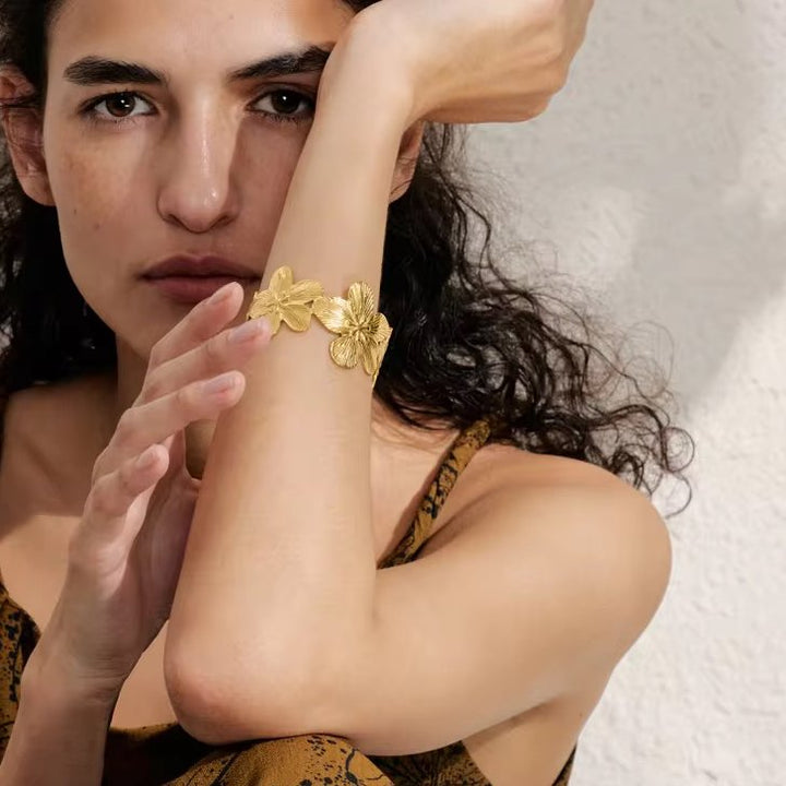 Serenite Fleur Open Bracelet