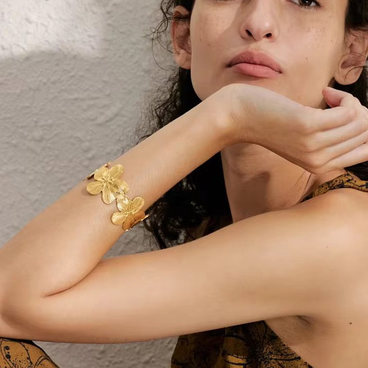 Serenite Fleur Open Bracelet
