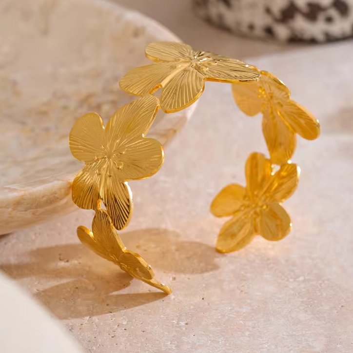 Serenite Fleur Open Bracelet