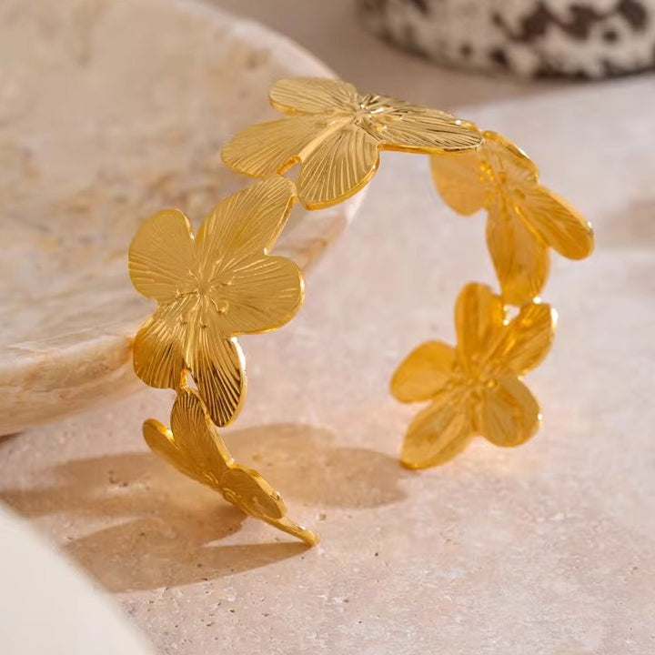 Serenite Fleur Open Bracelet