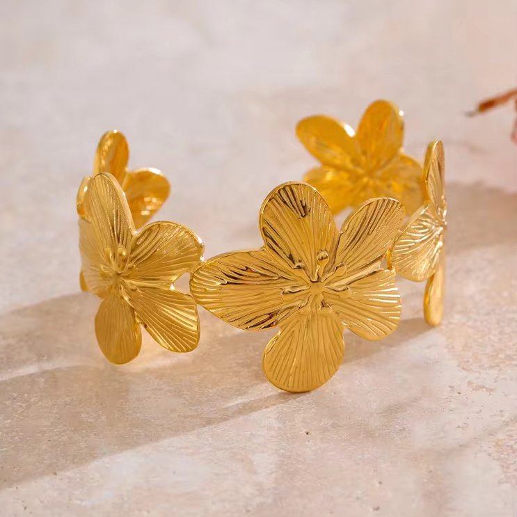 Serenite Fleur Open Bracelet