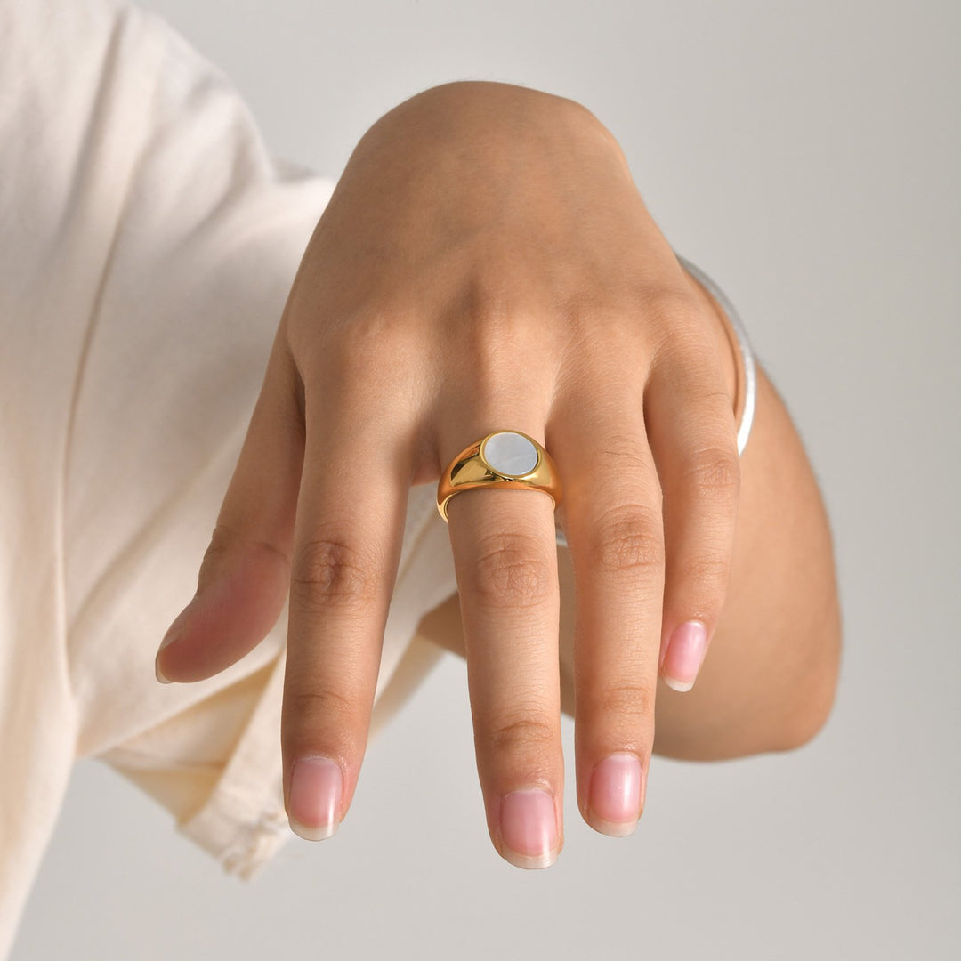 Oval Sheen Pearl Ring