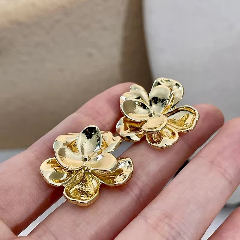 Bellezza Bloom Stud Earrings - Élan D&