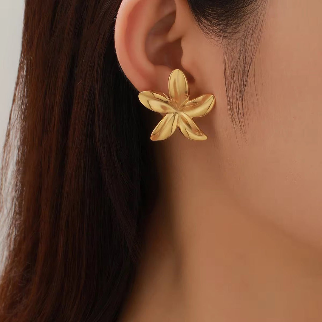 Florenza Petal Stud Earrings - Élan D&