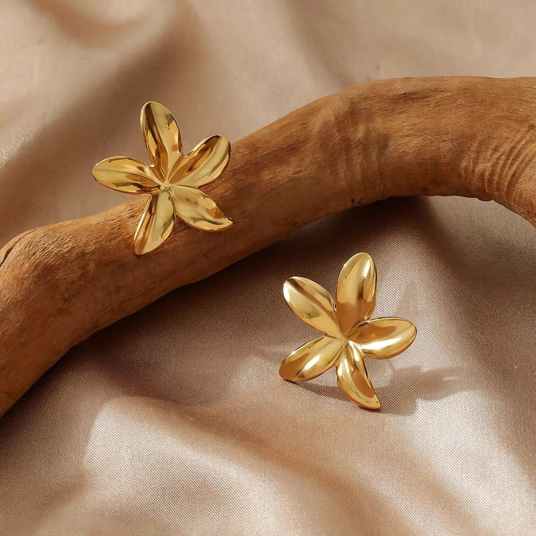 Florenza Petal Stud Earrings - Élan D&