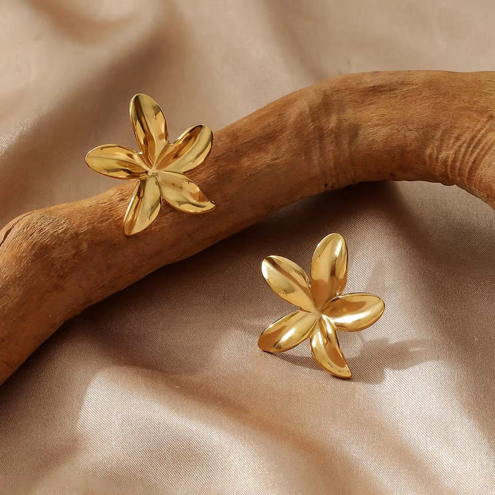 Florenza Petal Stud Earrings - Élan D&