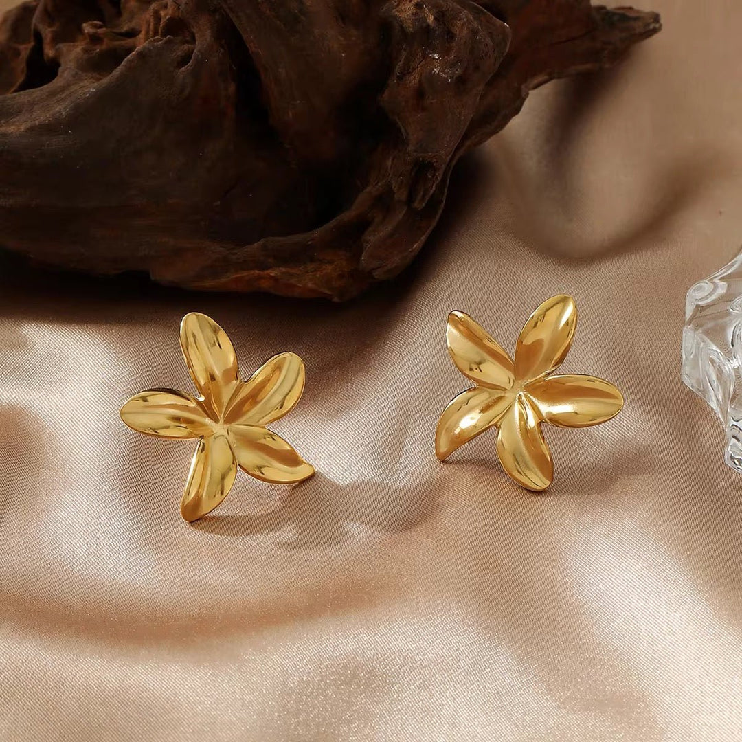 Florenza Petal Stud Earrings - Élan D&