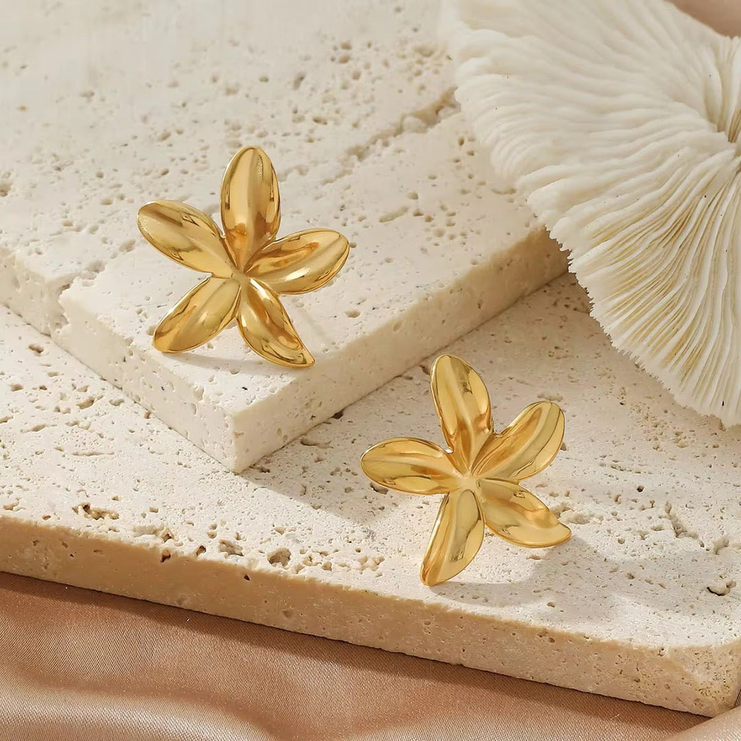 Florenza Petal Stud Earrings - Élan D&