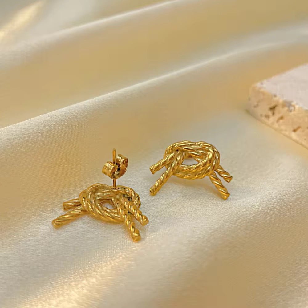 Oro Knot Chic Earrings - Élan D&
