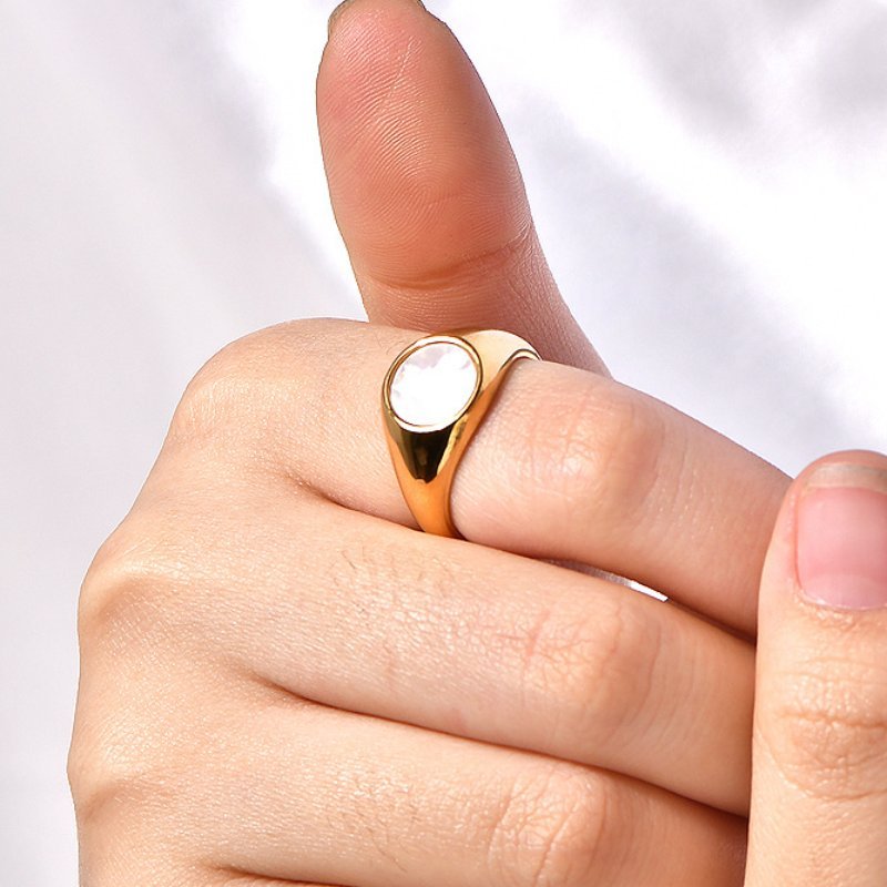 Oval Sheen Pearl Ring - Élan D'Or