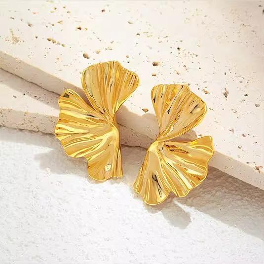 Ruffle Wave Earrings - Élan D&